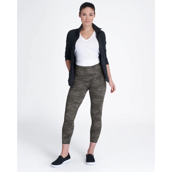 SPANX Pants - SPANX Look at Me Now Seamless Cropped Leggings